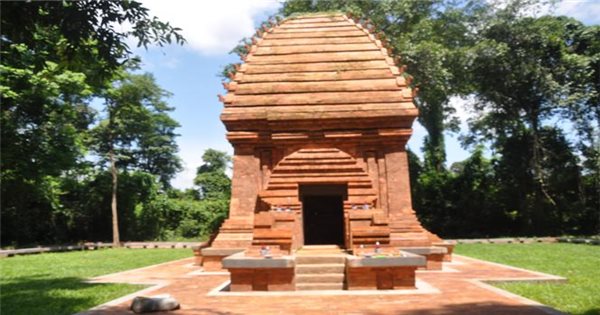 thap-cham-yang-prong-ve-may-bay-tu-vinh-di-dak-lak