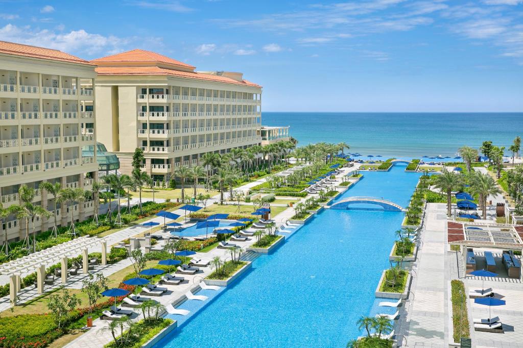 Sheraton-Grand-Danang-Resort