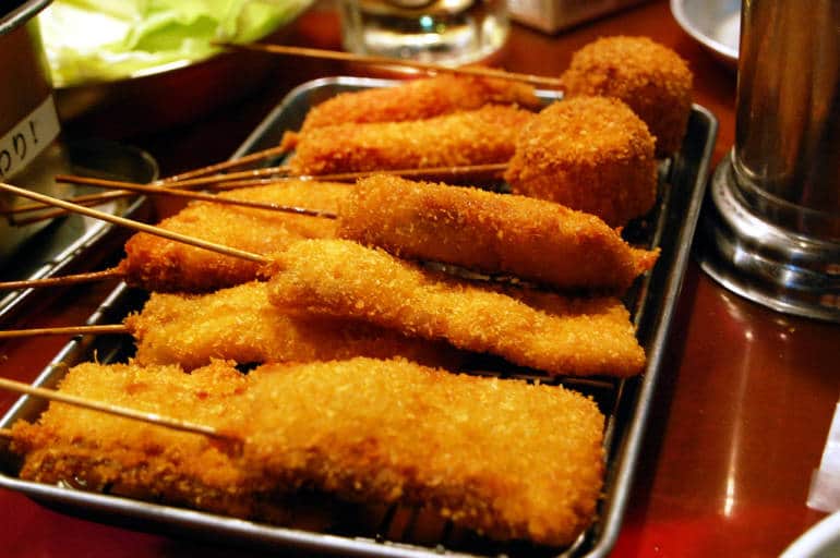 Ẩm thực tỉnh Osaka Nhật Bản nổi tiếng với món Kushiage này