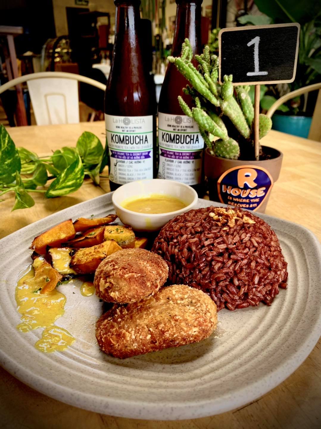 Ăn brunch ở Sài Gòn R House