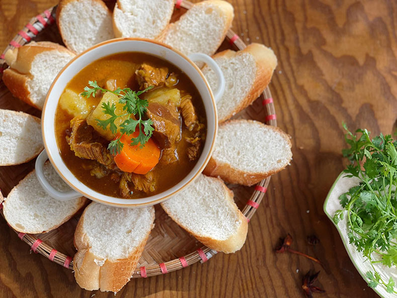 Ăn ngon Hà Nội Bánh mì sốt vang