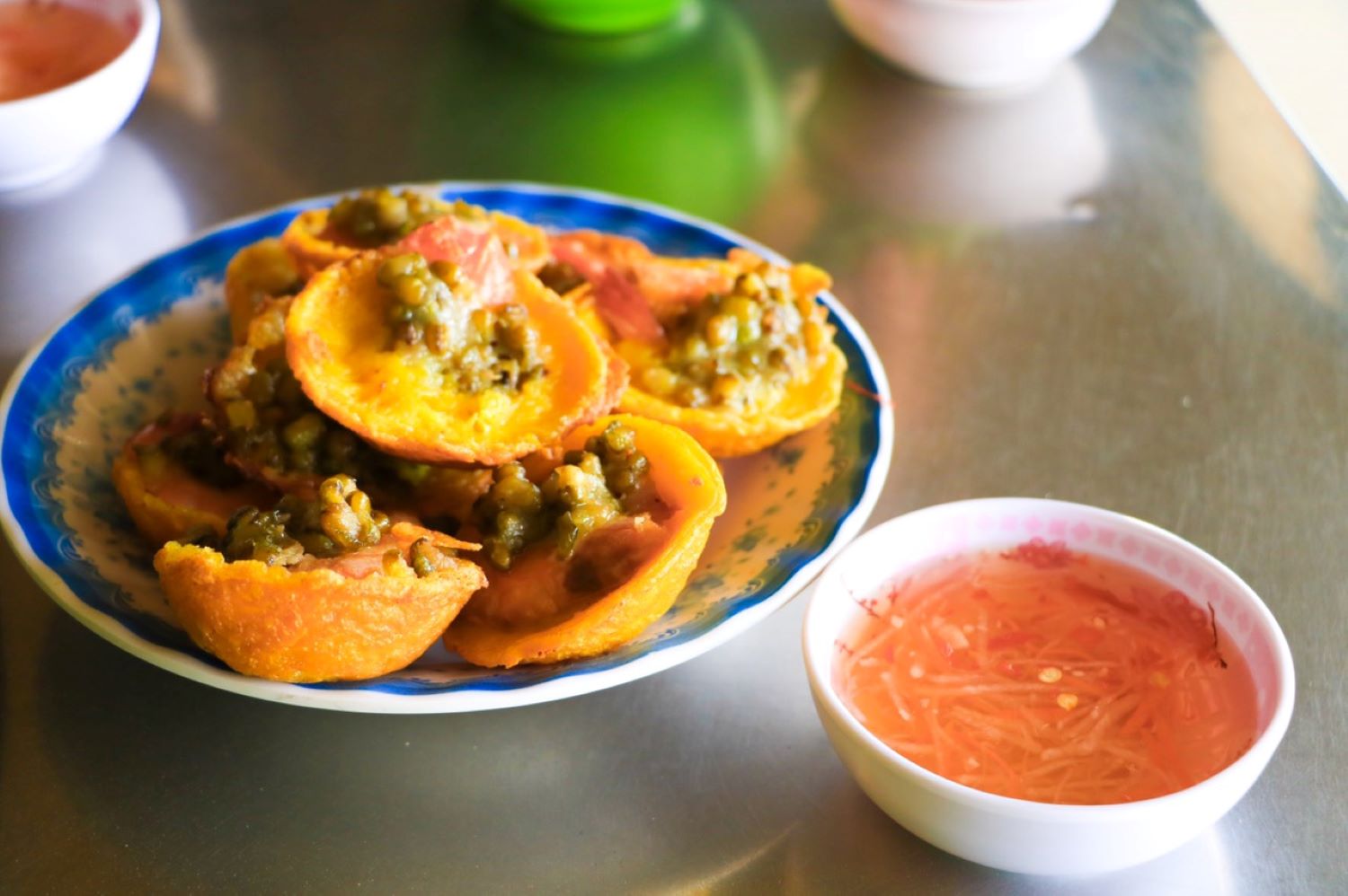 Ăn gì ở Củ Chi bánh xèo, bánh khọt cô Thủy