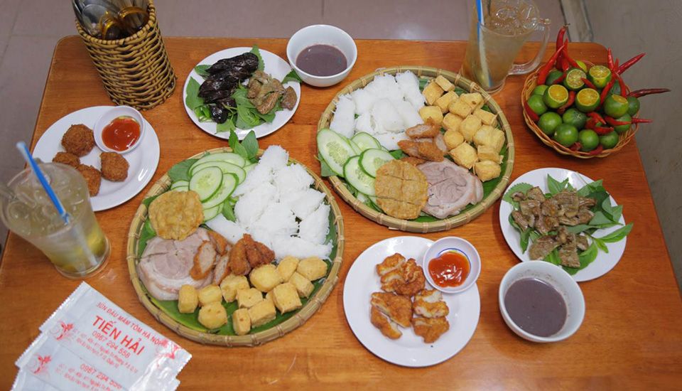 Ăn gì ở Quận 5 bún đậu mắm tôm Tiến Hải