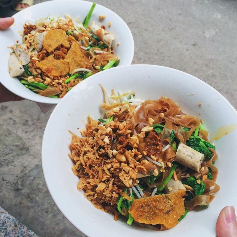Bánh đa cua Hà Nội Hằng trên phố Hàng Bún
