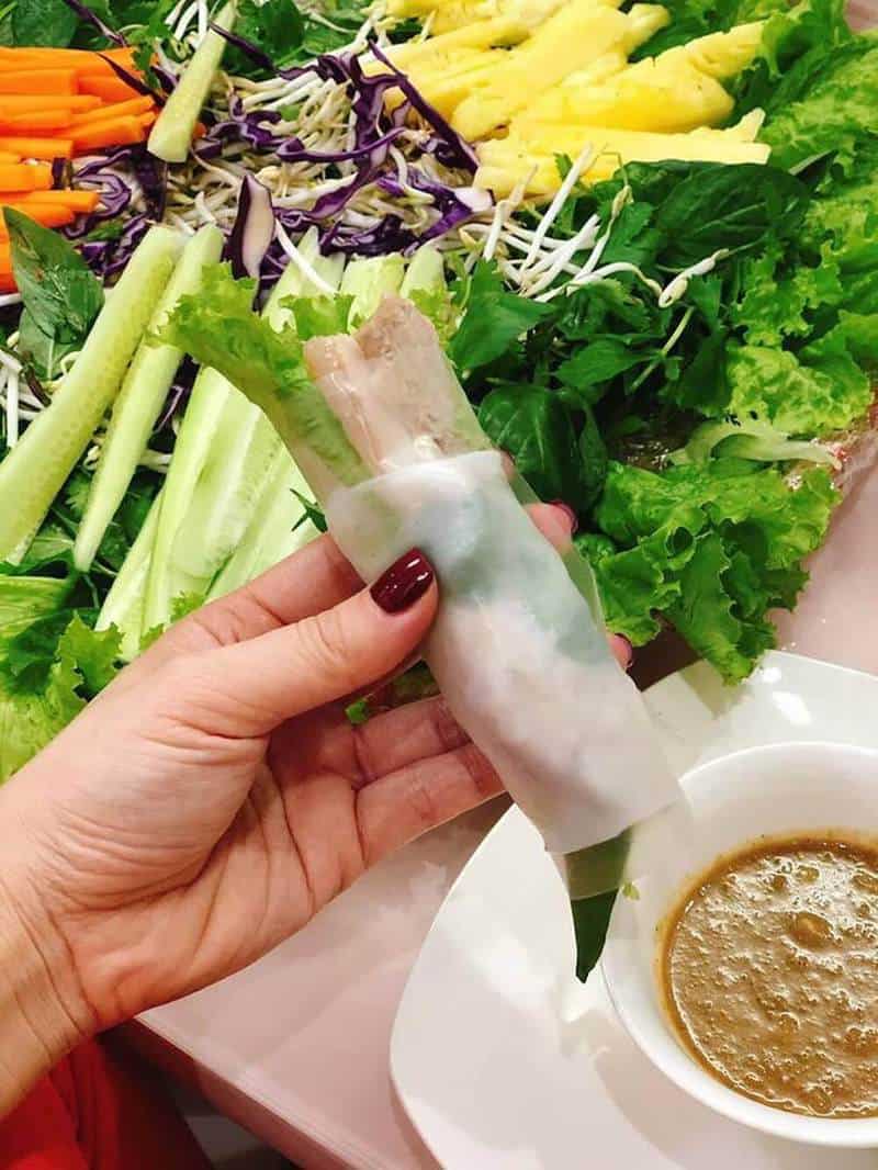 ăn uống tại lễ hội đua thuyền Đà Nẵng