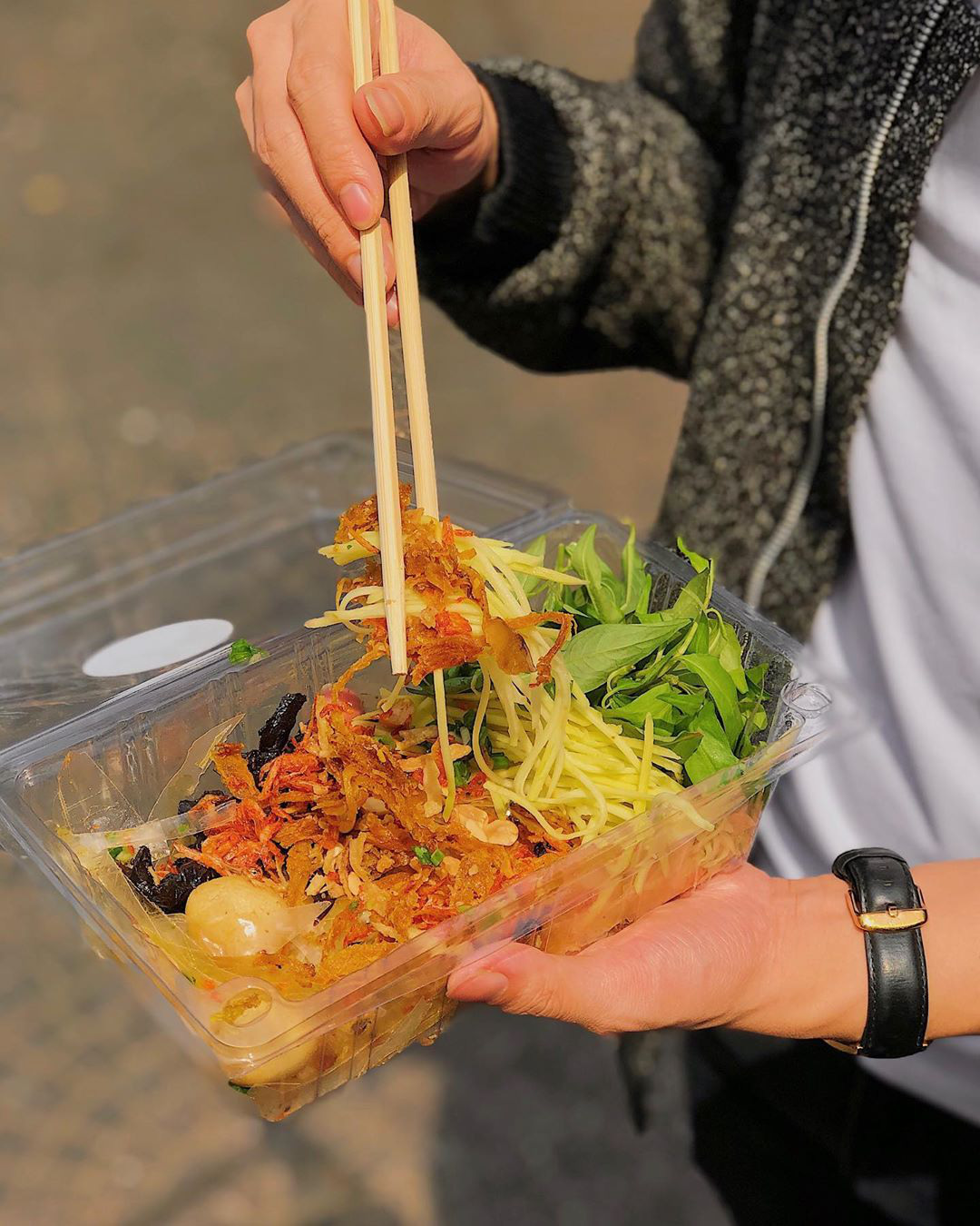 ve-may-bay-hue-di-sai-gon-thang-3