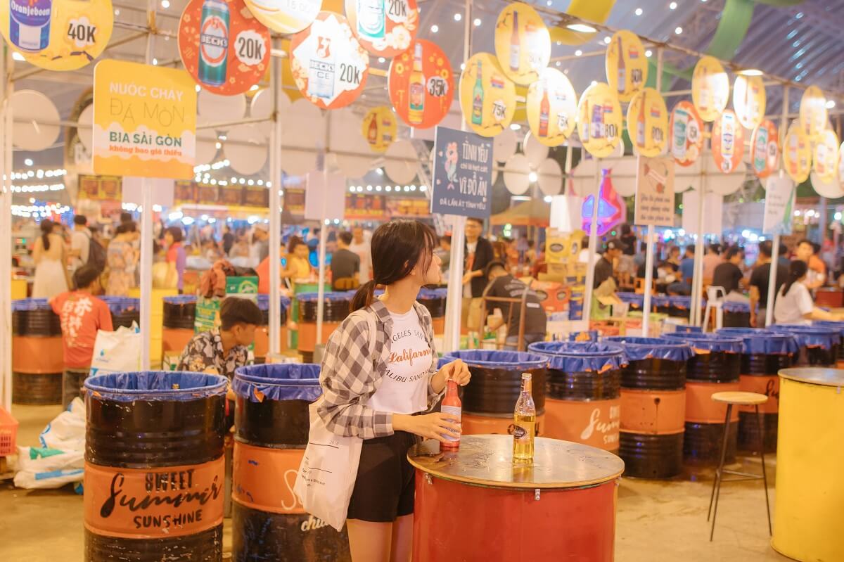 ve-may-bay-vietnam-airlines-di-da-nang-thang-8