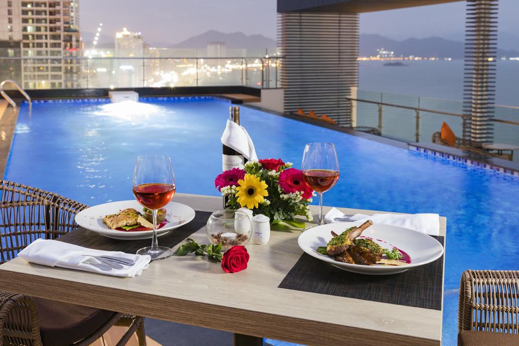 comodo-nha-trang-ve-may-bay-tu-hue-di-nha-trang