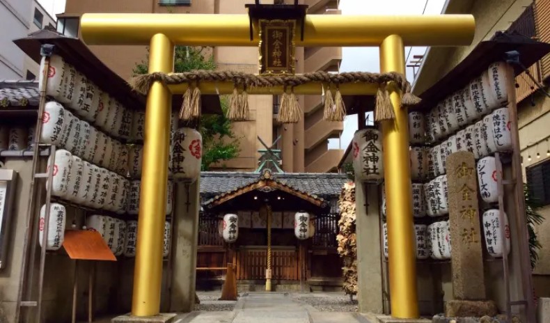 Cổng Torii Nhật Bản vàng