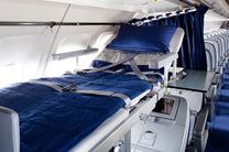 Tôi muốn đăng ký dịch vụ nằm cáng trên máy bay