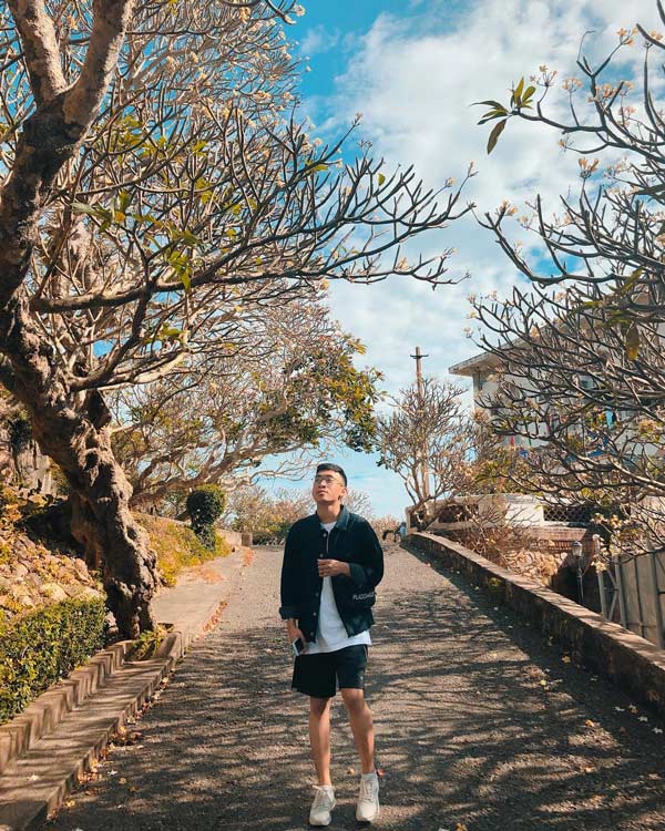 tham quan khu di tích Bạch Dinh