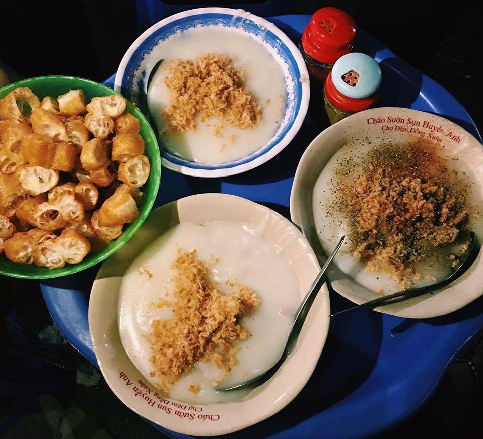 Đồ ăn vặt đêm Hà Nội cháo sườn sụn Huyền Anh