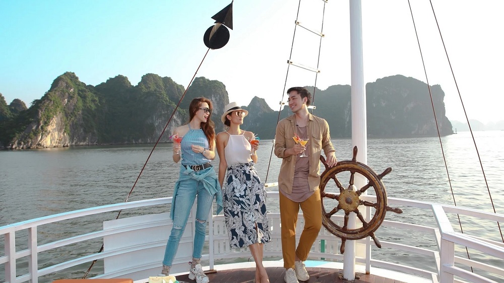 du-thuyen-ha-long