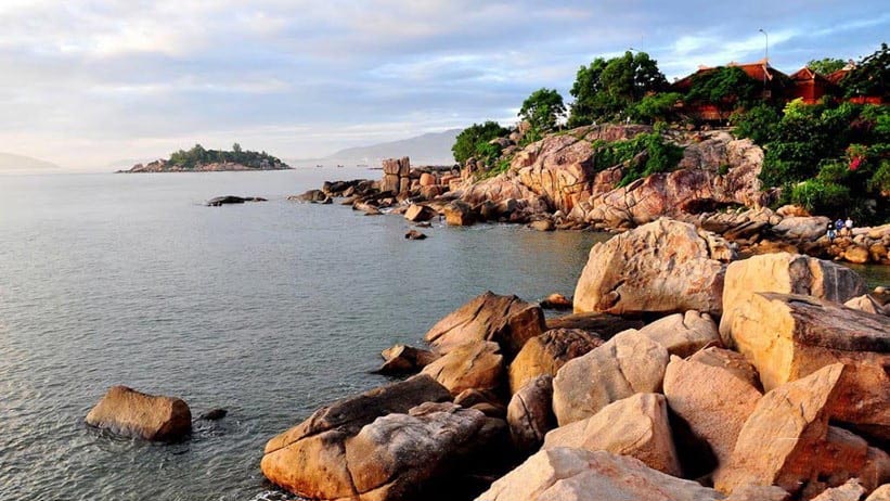 giới thiệu Hòn Chồng