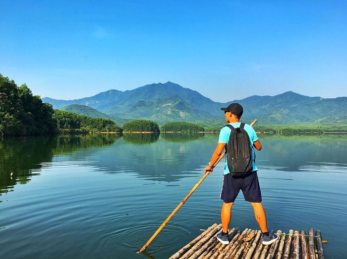 ve-may-bay-tu-nha-trang-di-da-nang-thang-10