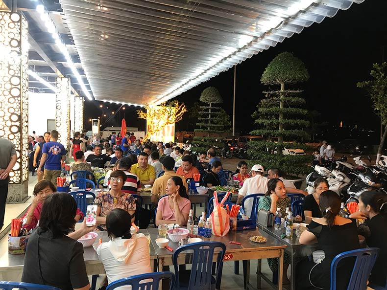 Không gian hải sản bé Mặn