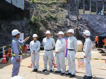 Kỹ sư xây dựng làm việc tại Nhật