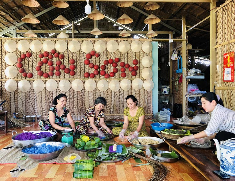 trải nghiệm làm bánh và câu cá tại Cồn Sơn