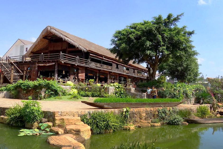 ve-may-bay-vietnam-airlines-di-buon-ma-thuot