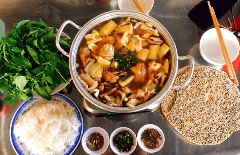 Cẩm nang du lịch Đà Lạt Lẩu gà lá é Tao Ngộ
