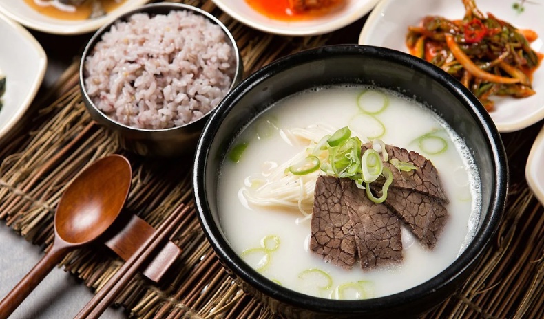 Canh bò Seolleongtang - món ăn Hàn Quốc