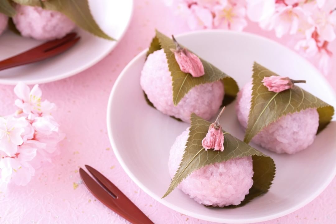 mùa xuân ở Nhật Bản bánh mochi sakura