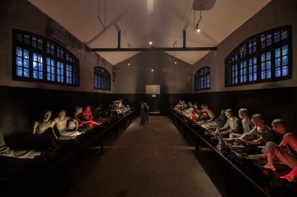 phòng giam tù nhân - Nhà tù Hỏa Lò