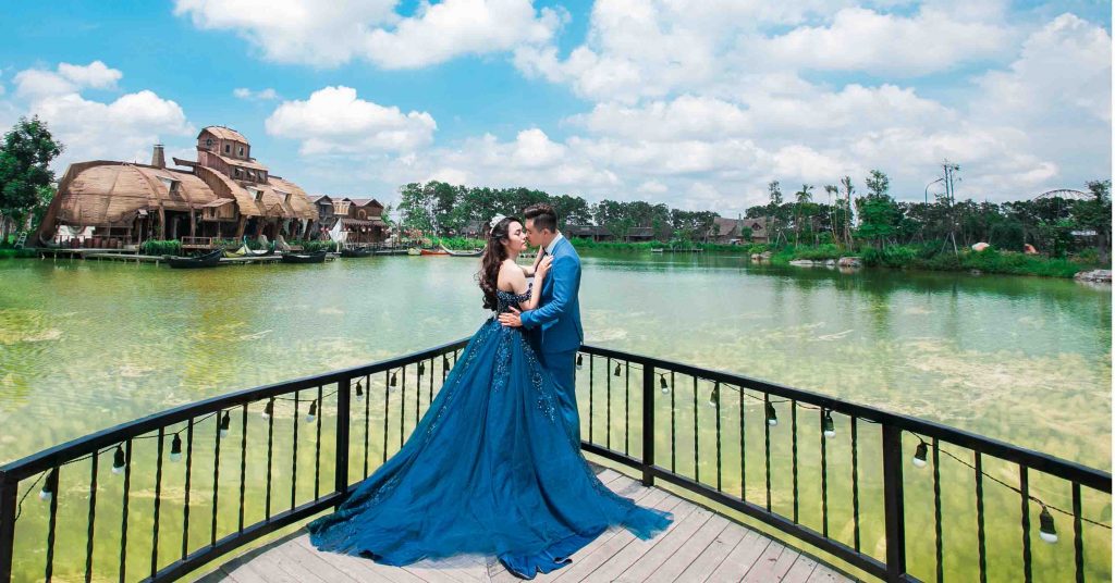 Du lịch Hà Nội có rất nhiều địa điểm hấp dẫn thu hút các du khách. Đặt chân đến Hà Nội, du khách không thể bỏ qua địa điểm phim trường Smiley Ville. Bài viết dưới đây, VietAIR xin chia sẻ tới mọi người cẩm nang du lịch phim trường Smiley Ville cập nhật năm 2021.