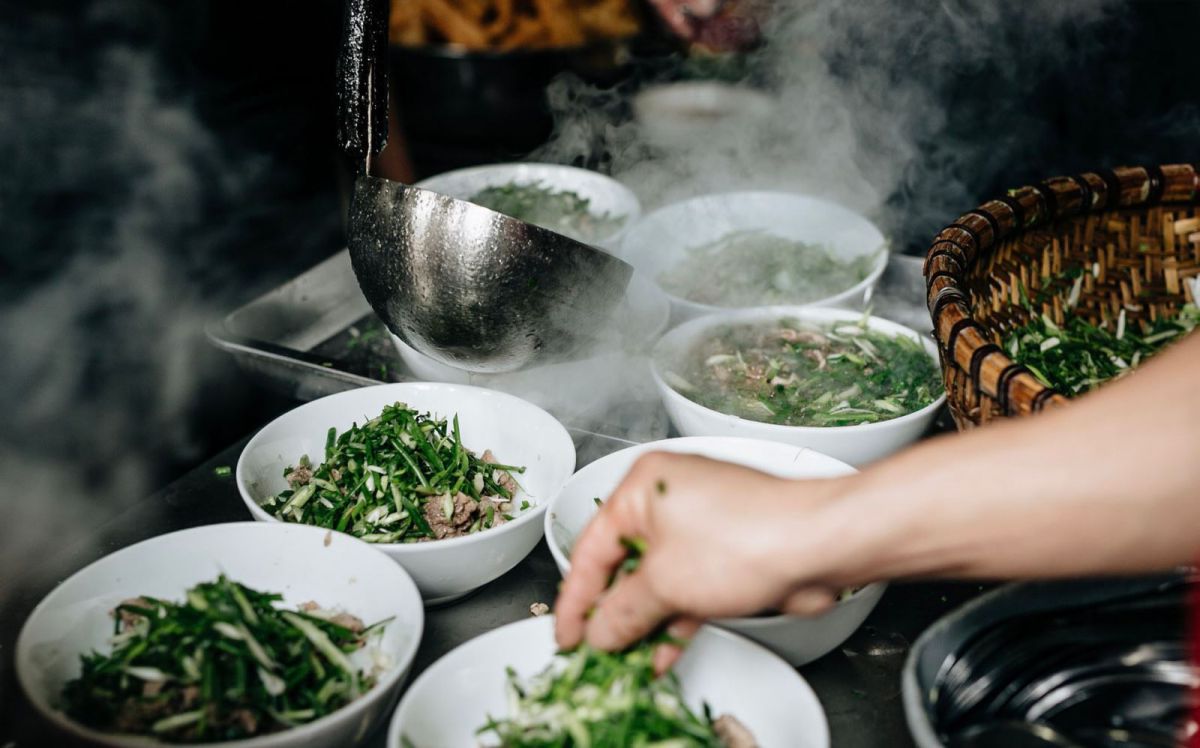 ve-may-bay-vietnam-airlines-tu-sai-gon-di-ha-noi-thang-3