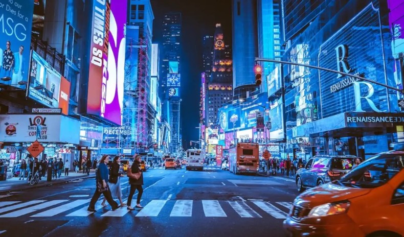 Đặc điểm quảng trường thời đại