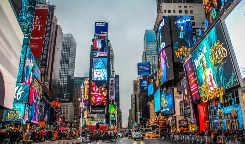 tham quan Quảng trường Thời đại