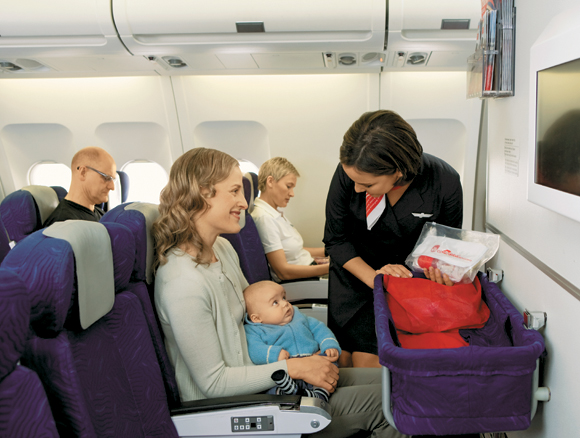 nhung-dieu-can-biet-khi-cho-em-be-di-may-bay