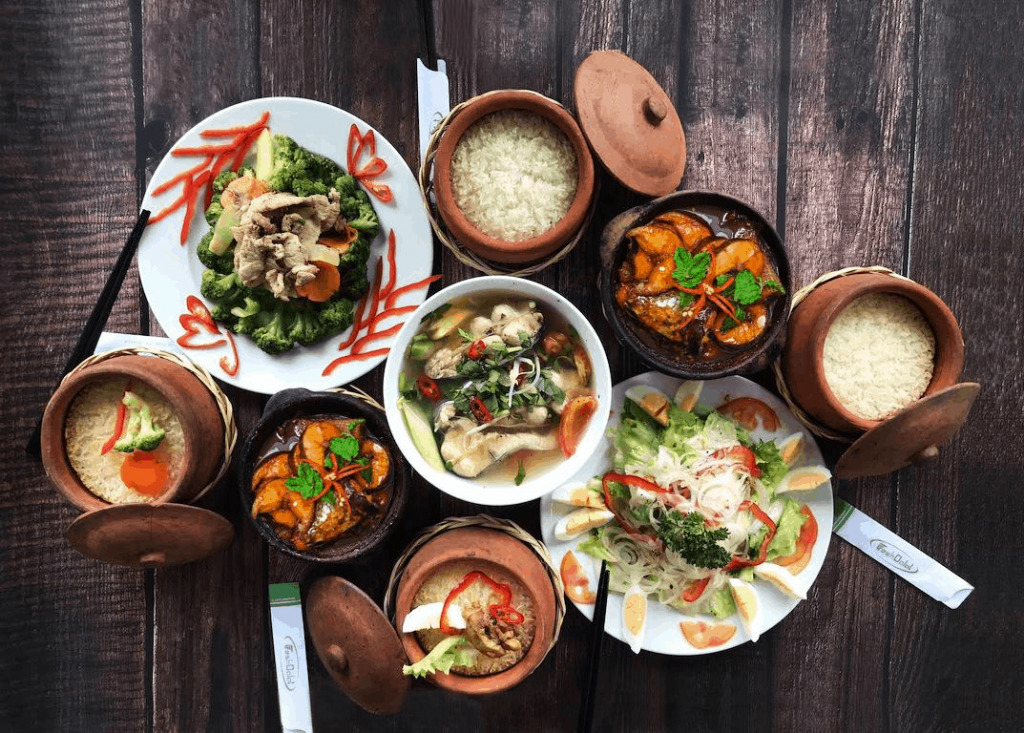 Review món ăn cơm niêu Nhà Đỏ
