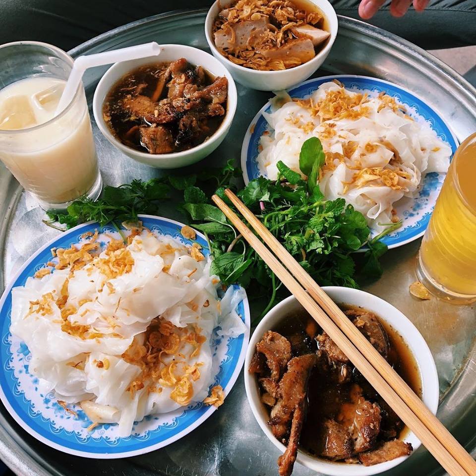 Sáng ăn gì ở Hà Nội bánh cuốn Bà Hoành