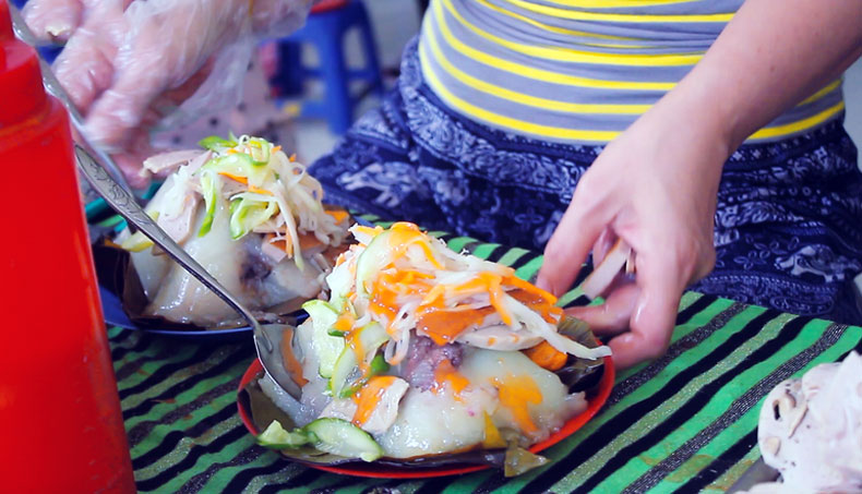 Sáng ăn gì ở Hà Nội bánh giò cô Béo