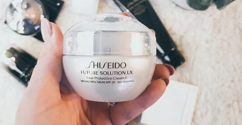 nen-mua-my-pham-gi-o-nhat