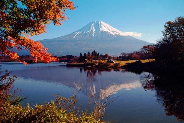 Hàng năm, có cả hàng nghìn người đổ về Shizuoka Nhật Bản tham gia các hoạt động leo núi dã ngoại.