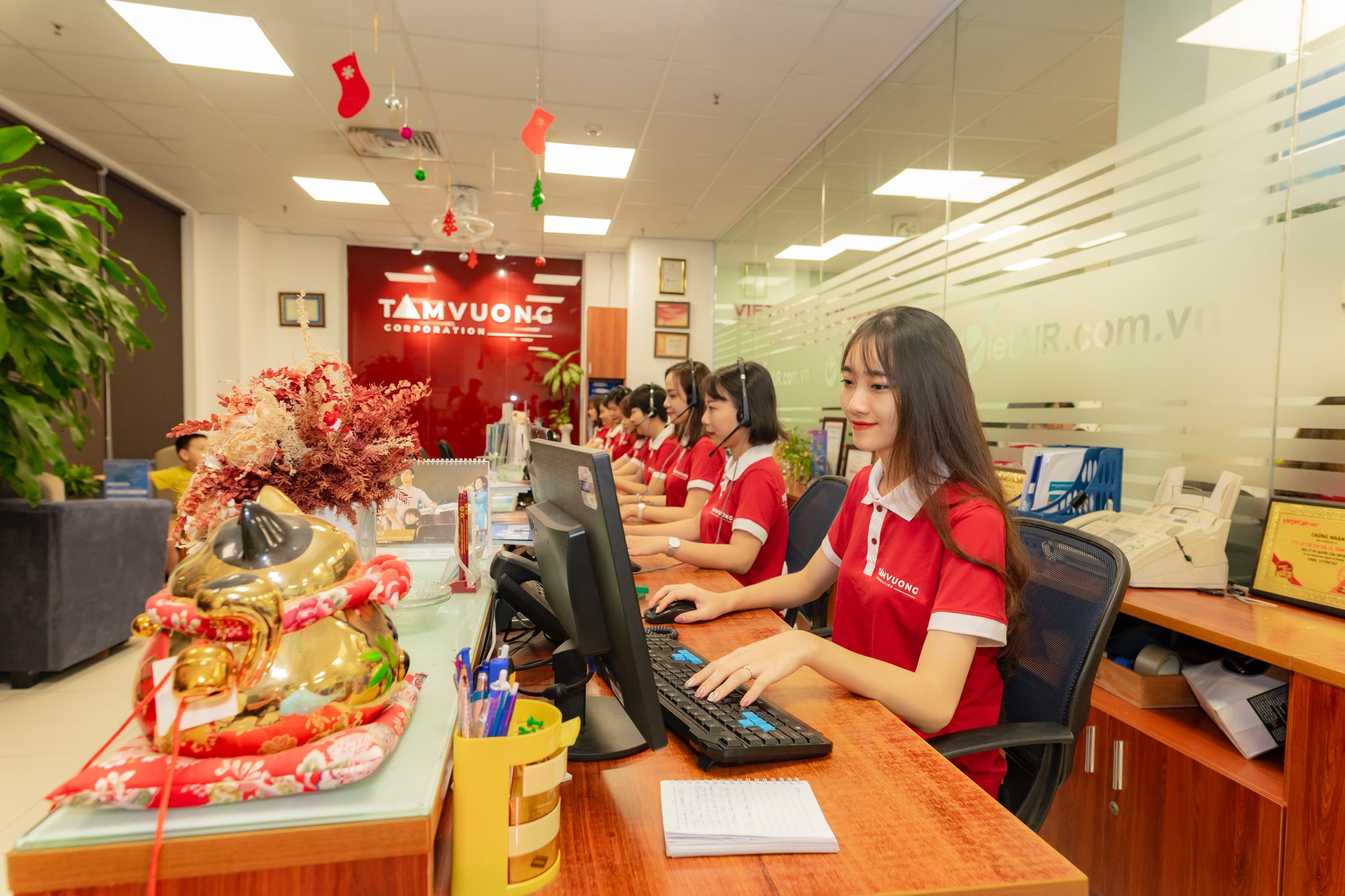 tổng đài đặt vé máy bay giá rẻ của VietAIR