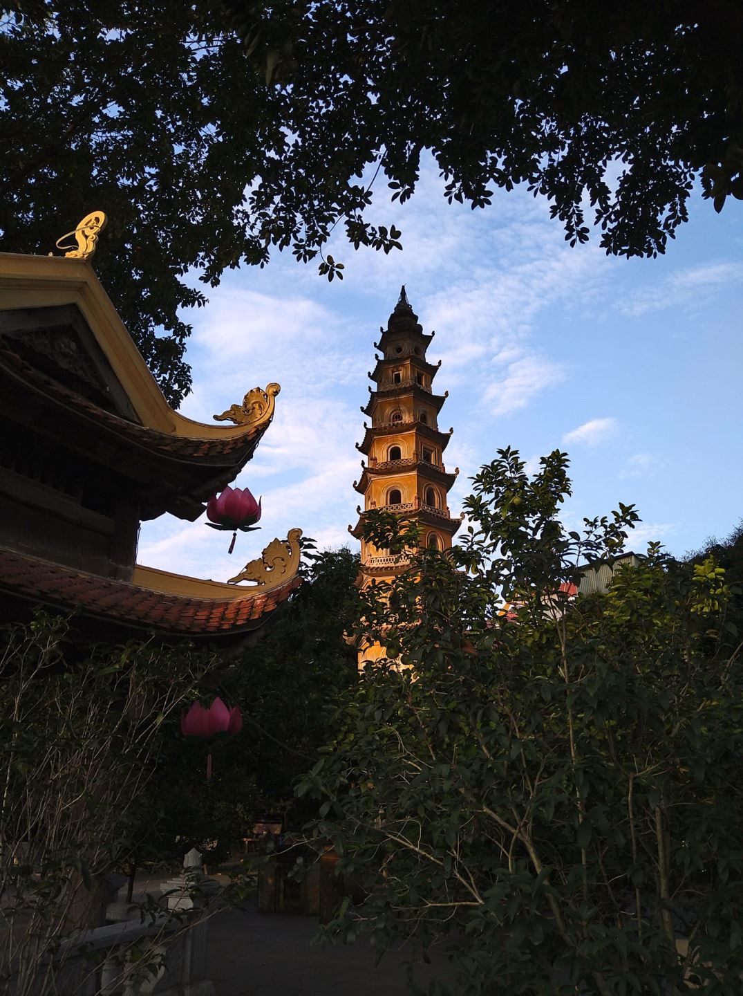 Tháp Diệu Quang chùa Liên Phái