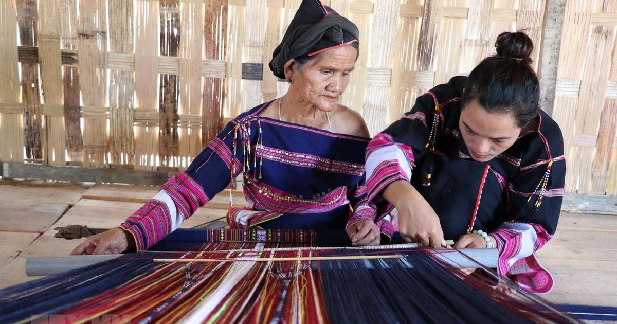 Tìm hiểu thổ cẩm Tây Nguyên, du lịch Tây Nguyên cập nhật 2025