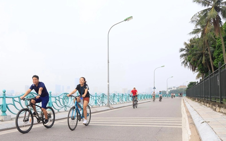 Thuê xe đạp Hồ Tây Around West Lake