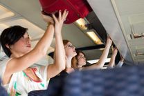 Tôi có thể mang theo tối đa bao nhiêu tiền khi đi máy bay?