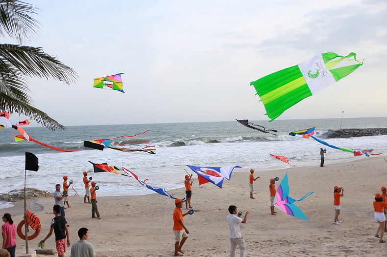 Thả diều trên biển