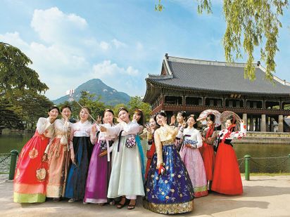 Hàn Quốc là một đất nước sở hữu vẻ đẹp tự nhiên và văn hóa độc đáo. Hình ảnh Hàn Quốc sẽ đưa bạn khám phá những cảnh quan tuyệt đẹp, con người thân thiện và đầy năng lượng. Đừng bỏ qua cơ hội để khám phá đất nước này qua những hình ảnh đẹp nhất!