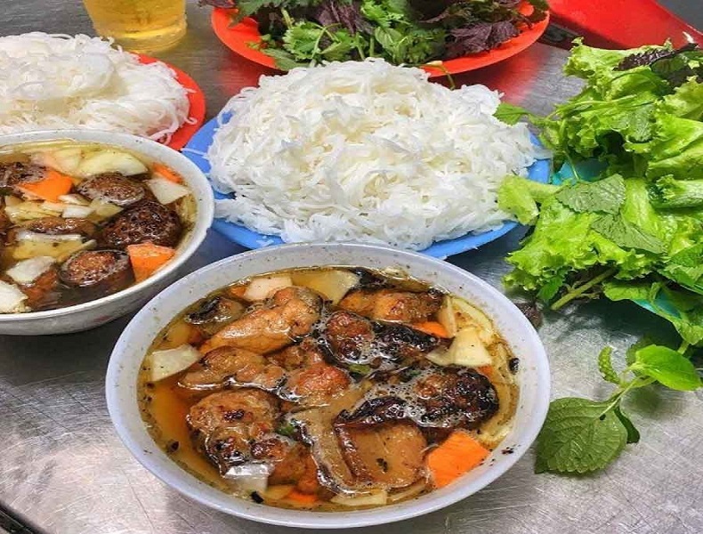 Bún chả Hà Nội với món nước chấm