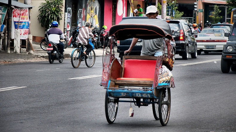 Becak trông khá giống với xích lô ở Việt Nam