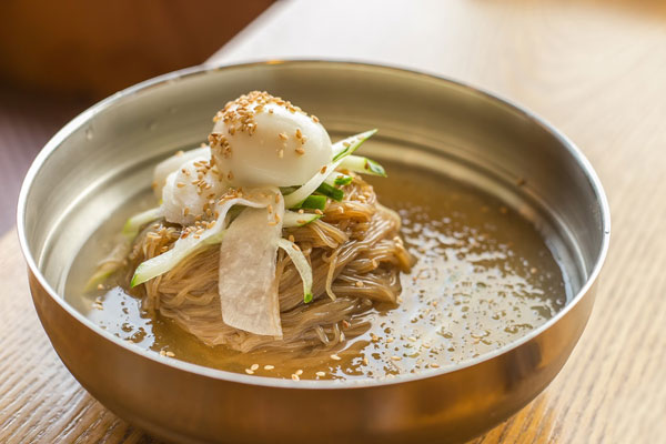 Món ăn ngon nhất Hàn Quốc - Mì lạnh Naengmyeon