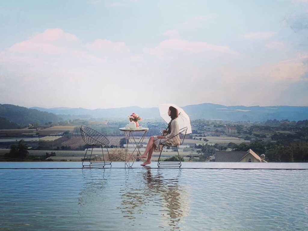 quán cafe Hồ Trên Mây