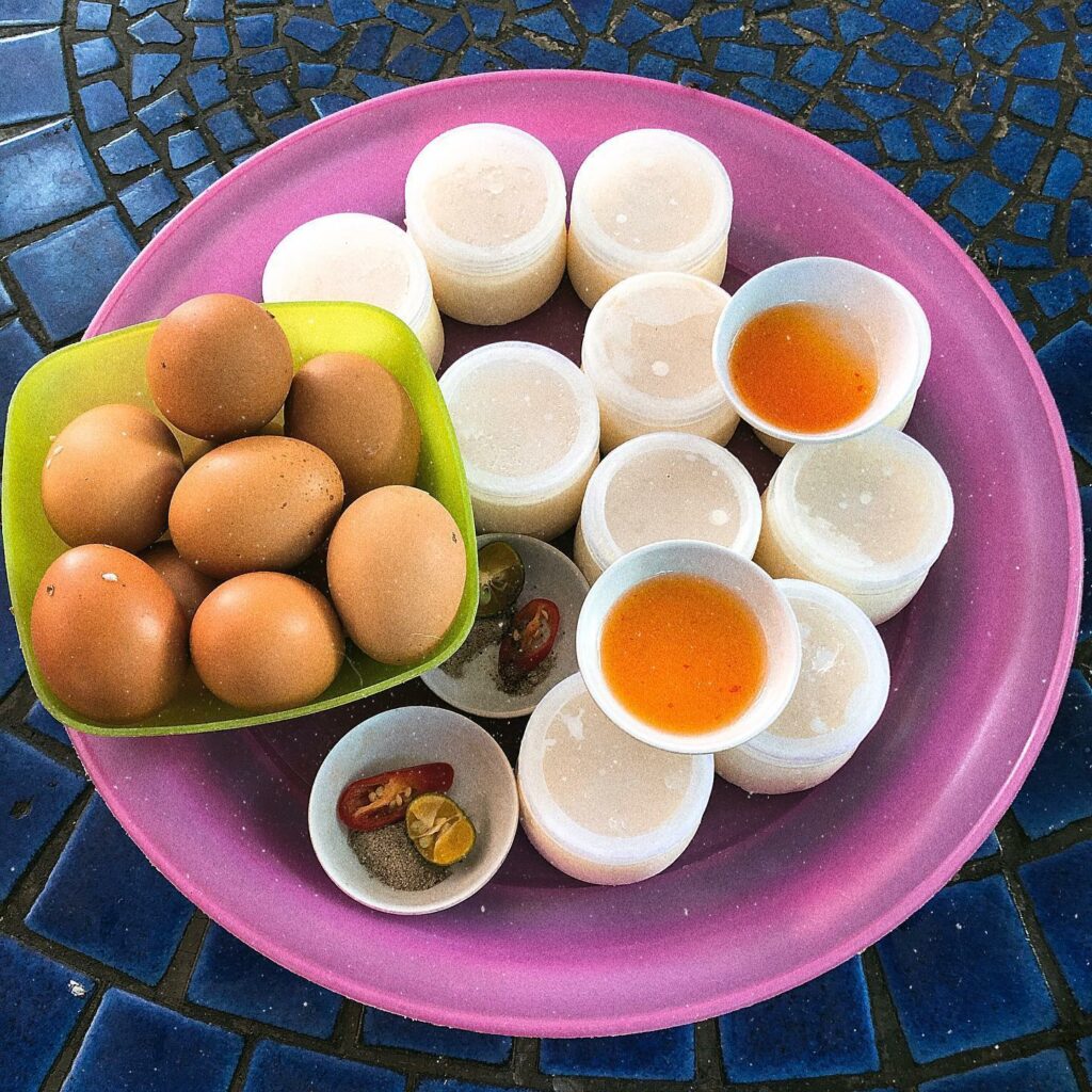 Ngọn hải đăng - Ăn trứng luộc và sữa chua