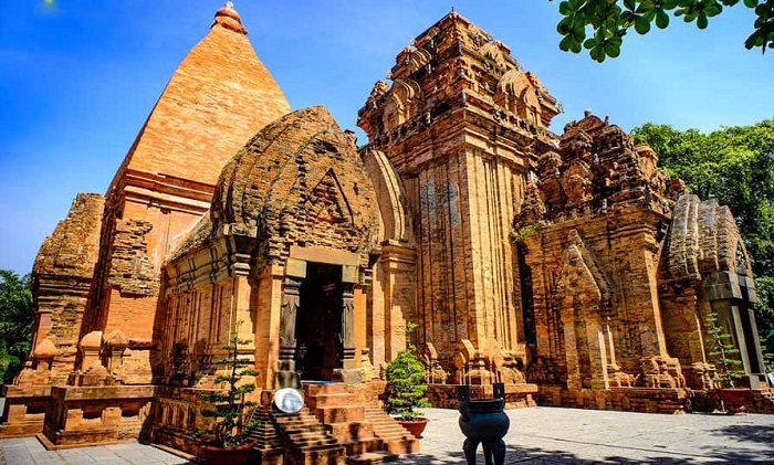 Tháp bà Ponagar - vé máy bay từ Hà Nội đi Nha Trang